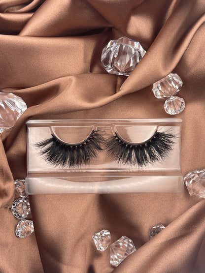 Deluxe is made from 100% real mink fur and is cruelty free. This fluffy quality lash is great for date night or any event. This pair is lightweight and comfortable enough to wear from morning to night. Lash Length: 22mm Full Strip Lashes