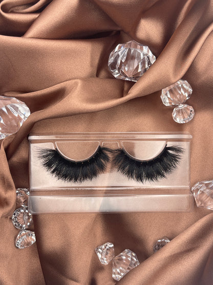 This fluffy and bold 20mm Plush lash makes a powerful statement. This Teirrah Seinek lash is great for any occasion. They are easy to apply and add length, volume, and thickness to your lash look. Plush is lightweight and comfortable to wear all day.  Lash Length: 20mm Full Strip Lashes