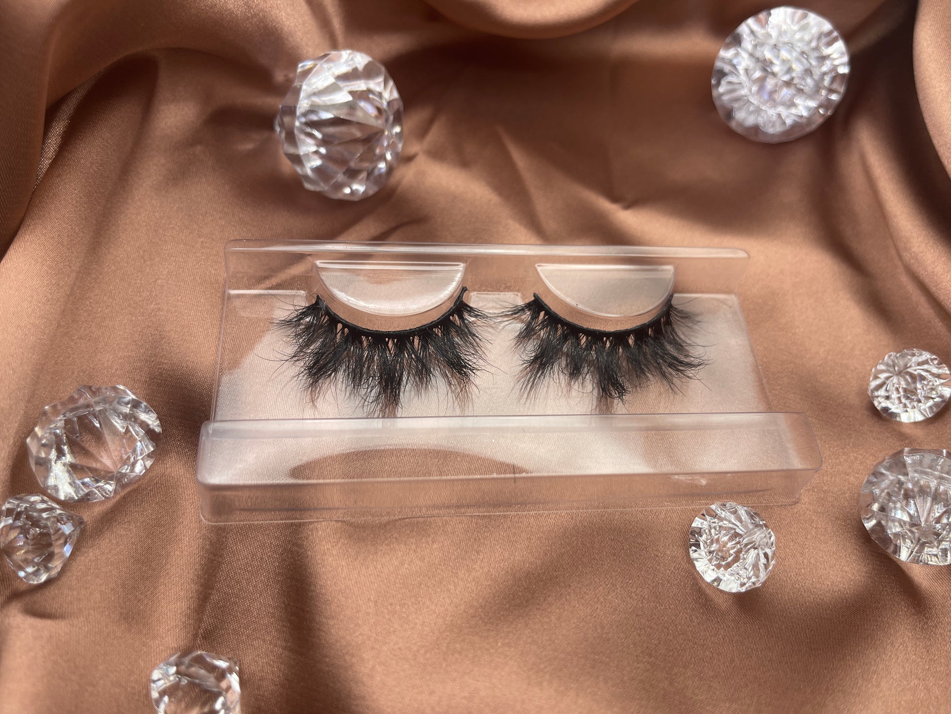 Spice up your look with these bold wispy Phenomenal lashes by Teirrah Seinek. These 20mm lashes are 100% handmade and cruelty free, and great for any day or night out!  Lash Length: 20mm Full Strip Lashes