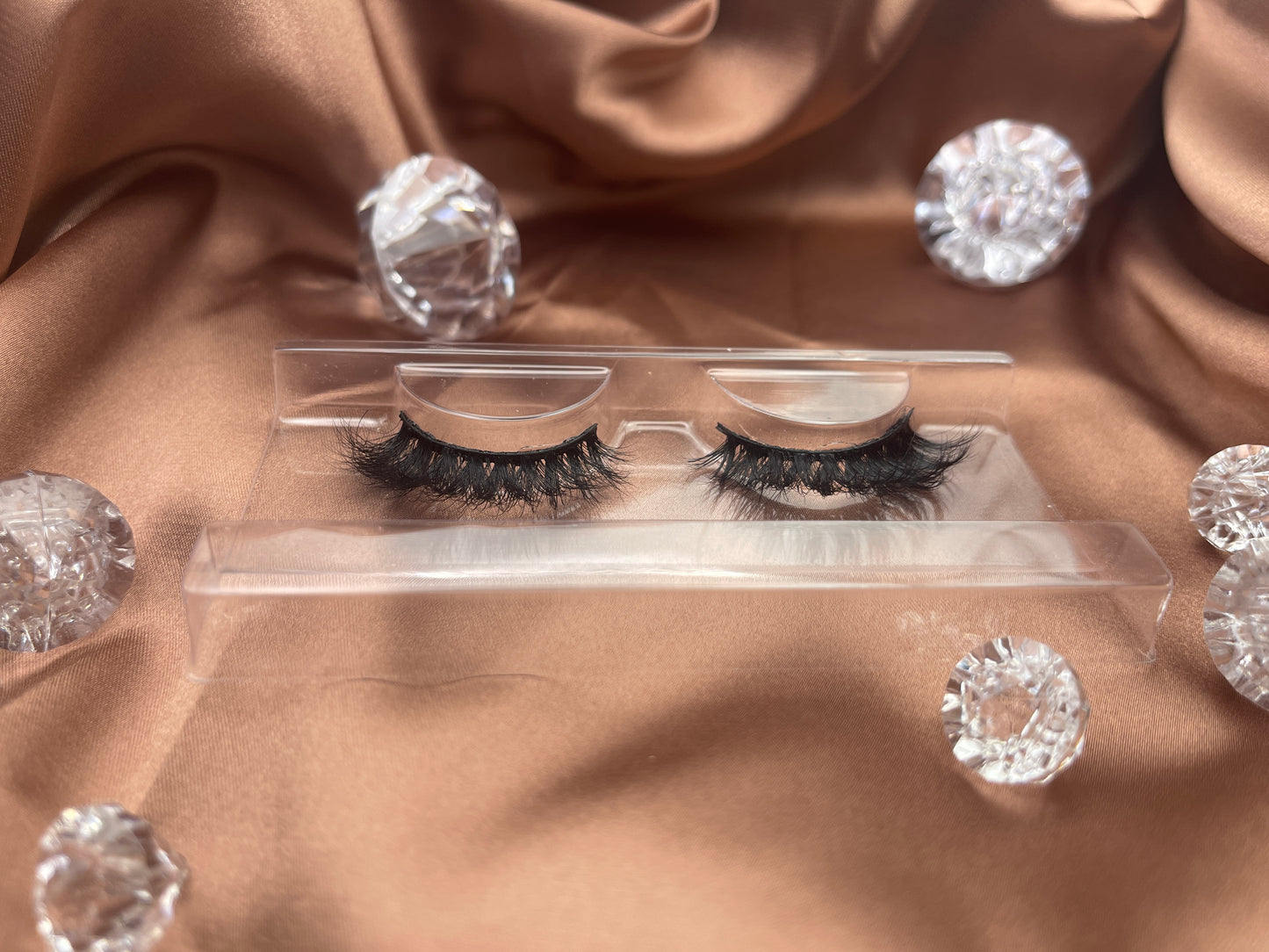 These 15mm Rare, bold, wispy Teirrah Seinek lashes are great for an everyday look. This pair is lightweight and adds volume to your natural lash. 100% handmade and cruelty free this pair is perfect for you.  Lash Length:15mm Full Strip Lashes