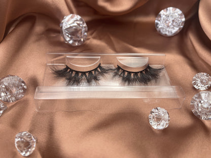 These Teirrah Seinek 20mm Exquisite lashes are here to stay. Comfortable and long lasting, this wispy pair completes any look. Lash Length: 20mm Full Strip Lashes