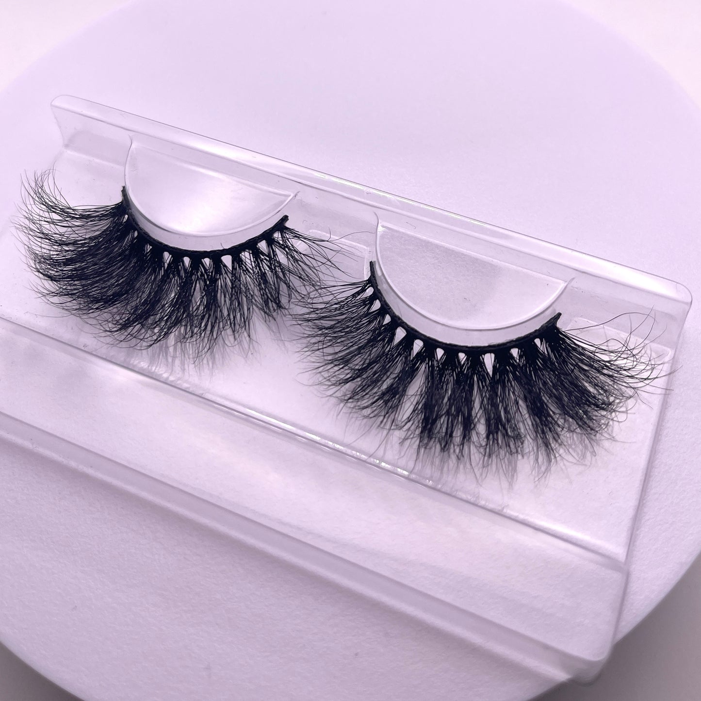 Deluxe is made from 100% real mink fur and is cruelty free. This fluffy quality lash is great for date night or any event. This pair is lightweight and comfortable enough to wear from morning to night. Lash Length: 22mm Full Strip Lashes