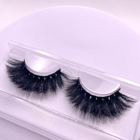 This fluffy and bold 20mm Plush lash makes a powerful statement. This Teirrah Seinek lash is great for any occasion. They are easy to apply and add length, volume, and thickness to your lash look. Plush is lightweight and comfortable to wear all day.  Lash Length: 20mm Full Strip Lashes