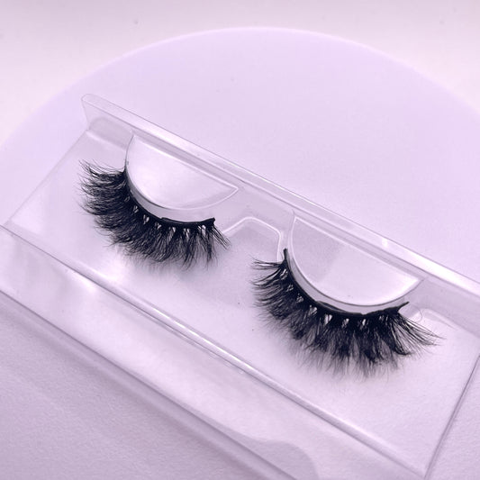 These 15mm Rare, bold, wispy Teirrah Seinek lashes are great for an everyday look. This pair is lightweight and adds volume to your natural lash. 100% handmade and cruelty free this pair is perfect for you.  Lash Length:15mm Full Strip Lashes