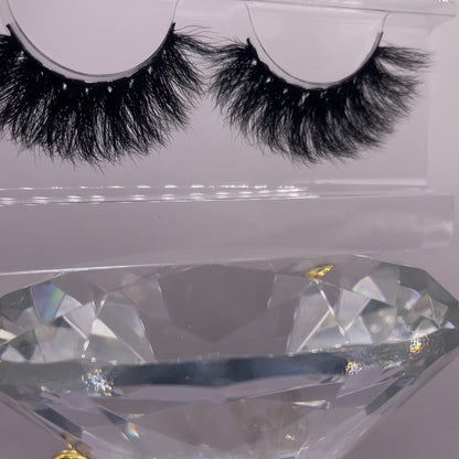 This fluffy and bold 20mm Plush lash makes a powerful statement. This Teirrah Seinek lash is great for any occasion. They are easy to apply and add length, volume, and thickness to your lash look. Plush is lightweight and comfortable to wear all day.  Lash Length: 20mm Full Strip Lashes